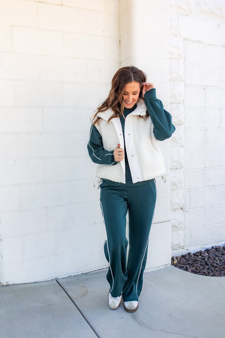 The Snowfall Sherpa Vest - White