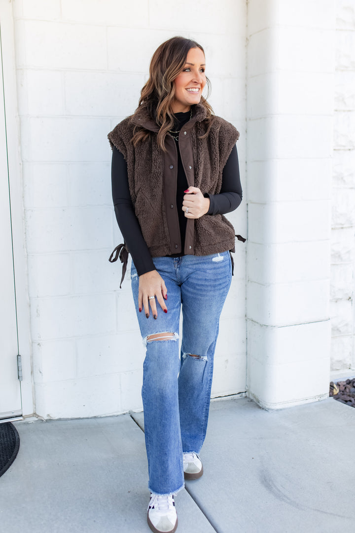 The Snowfall Sherpa Vest - Brown
