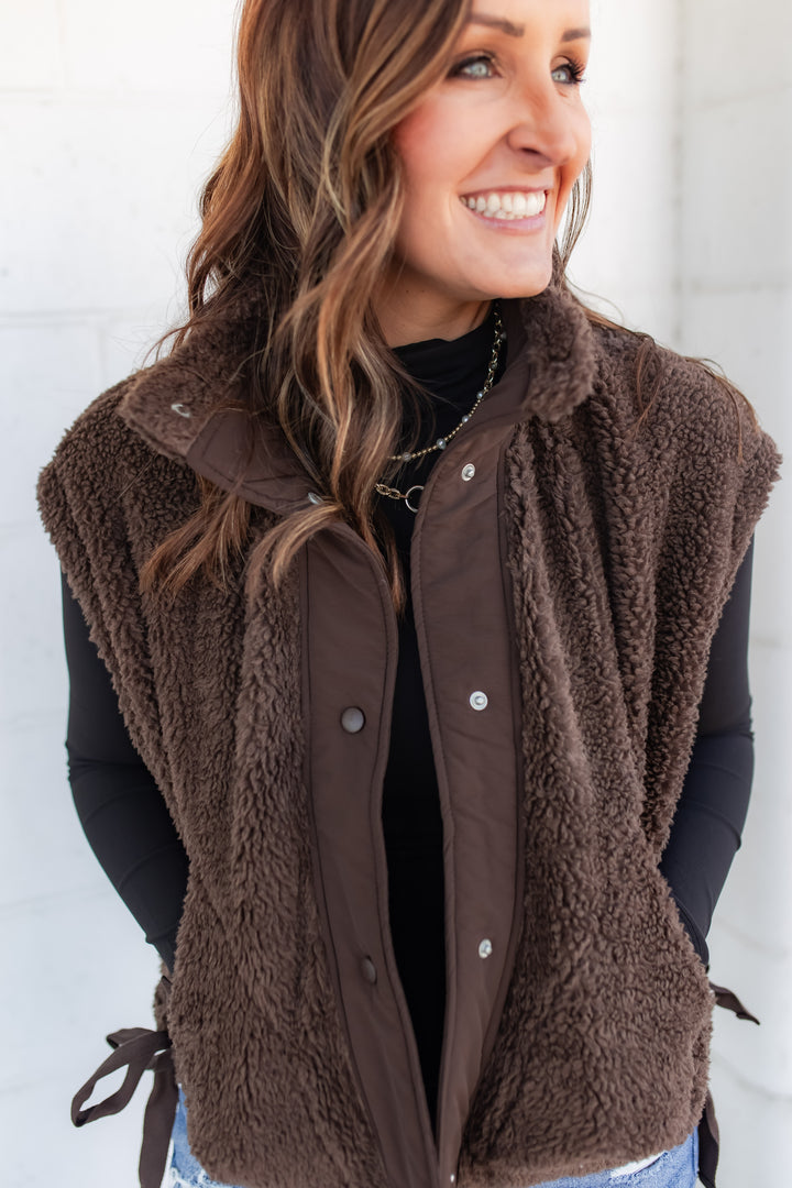 The Snowfall Sherpa Vest - Brown