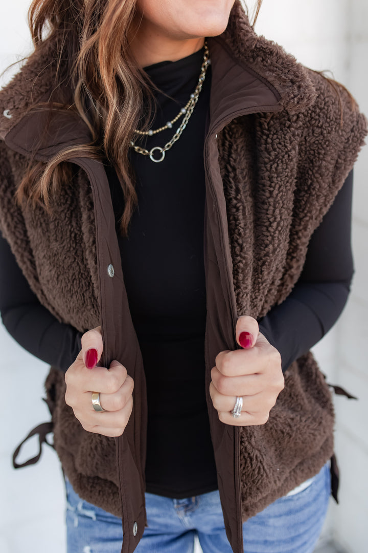 The Snowfall Sherpa Vest - Brown