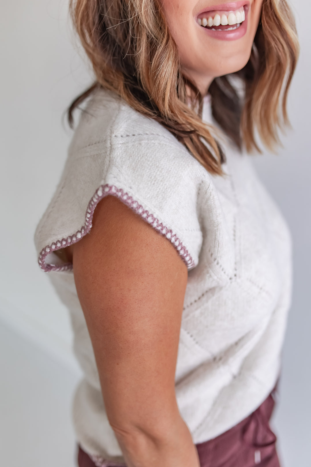 Holiday outfit sweater in cream with stitched detail