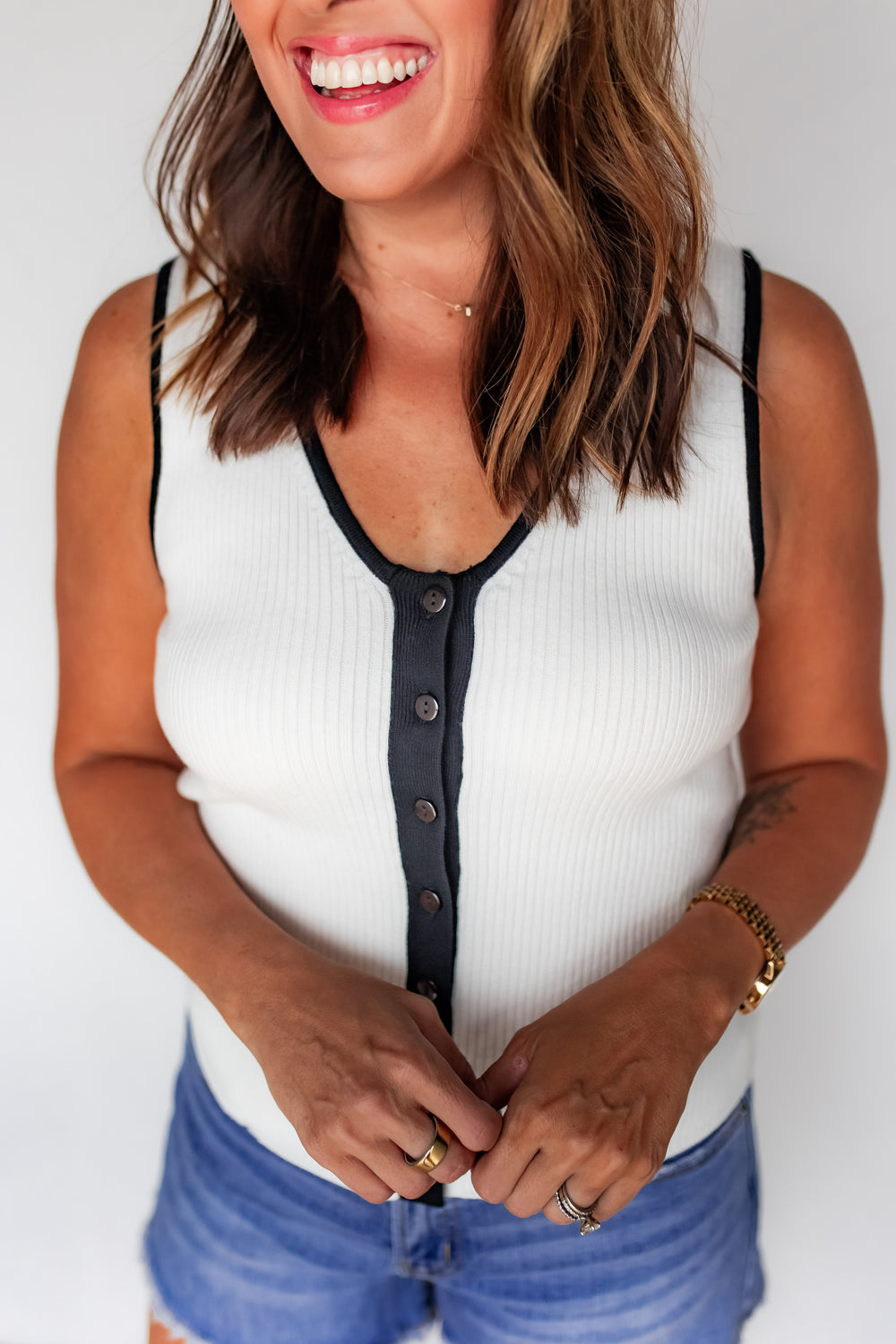 The Harbor Trim Tank - White - One Eleven Olive Boutique