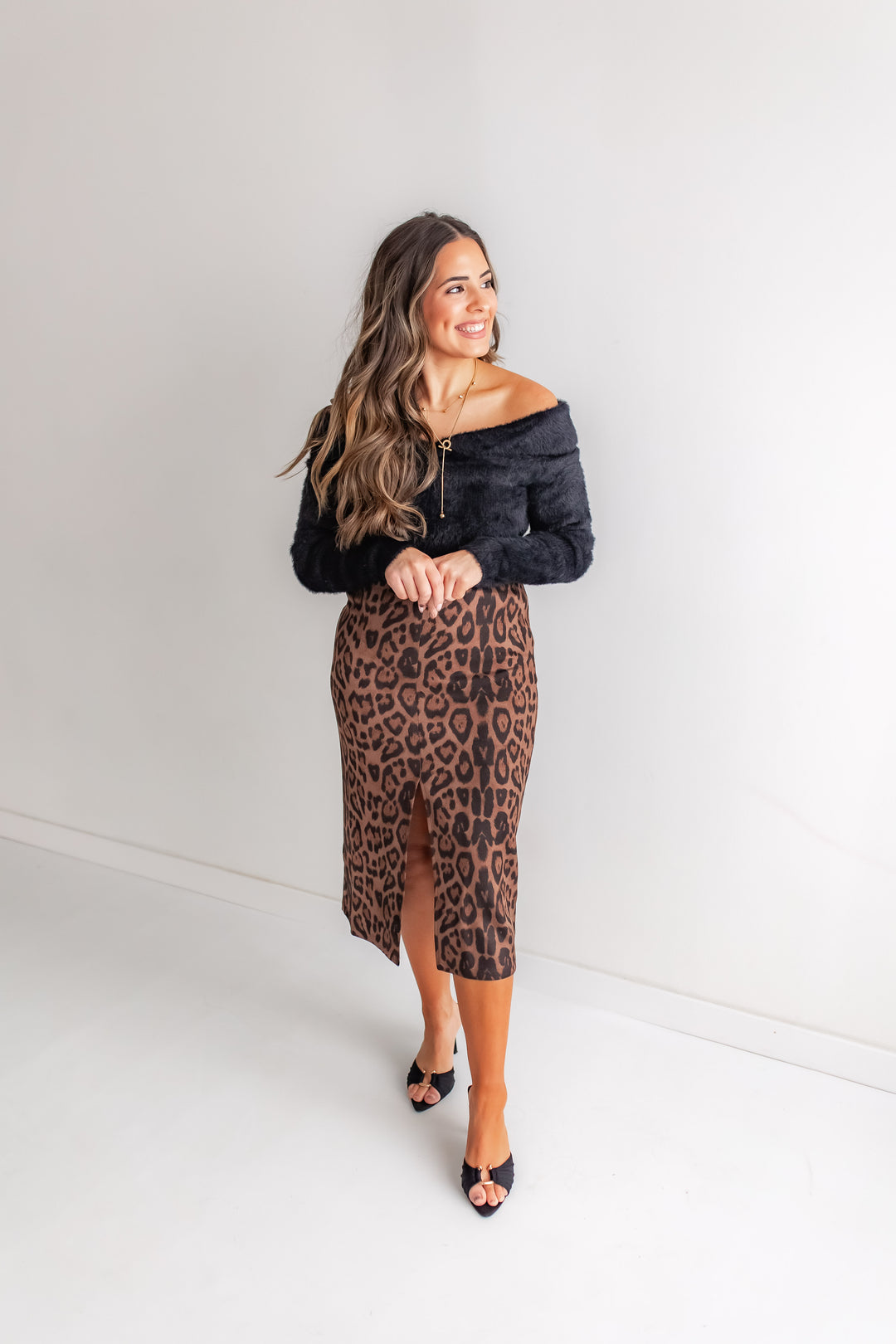 Soft stretchy leopard skirt outfit for women