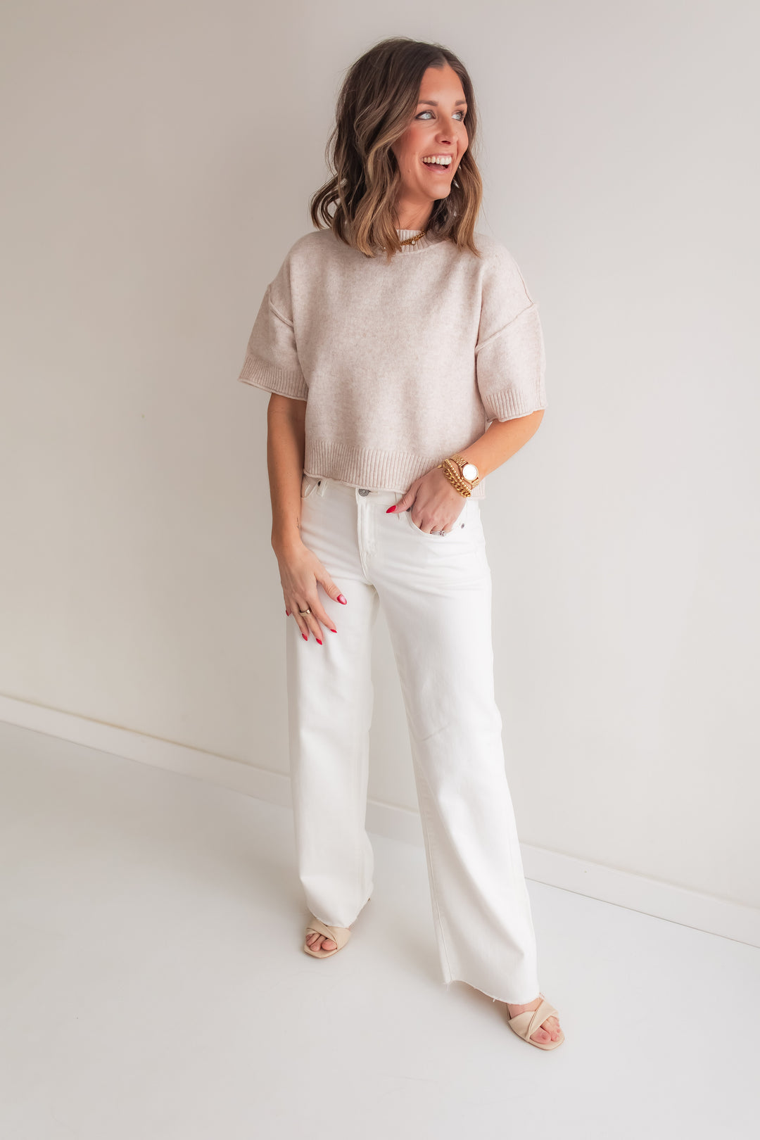 Neutral short sleeve sweater top styled with white jeans for a casual capsule wardrobe outfit