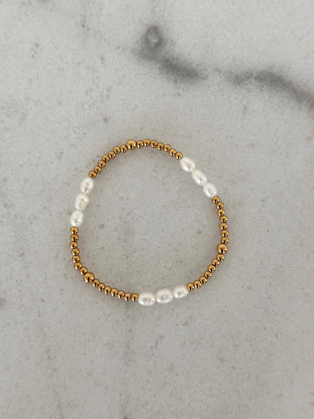 Beaded pearl bracelet with stretchy fit