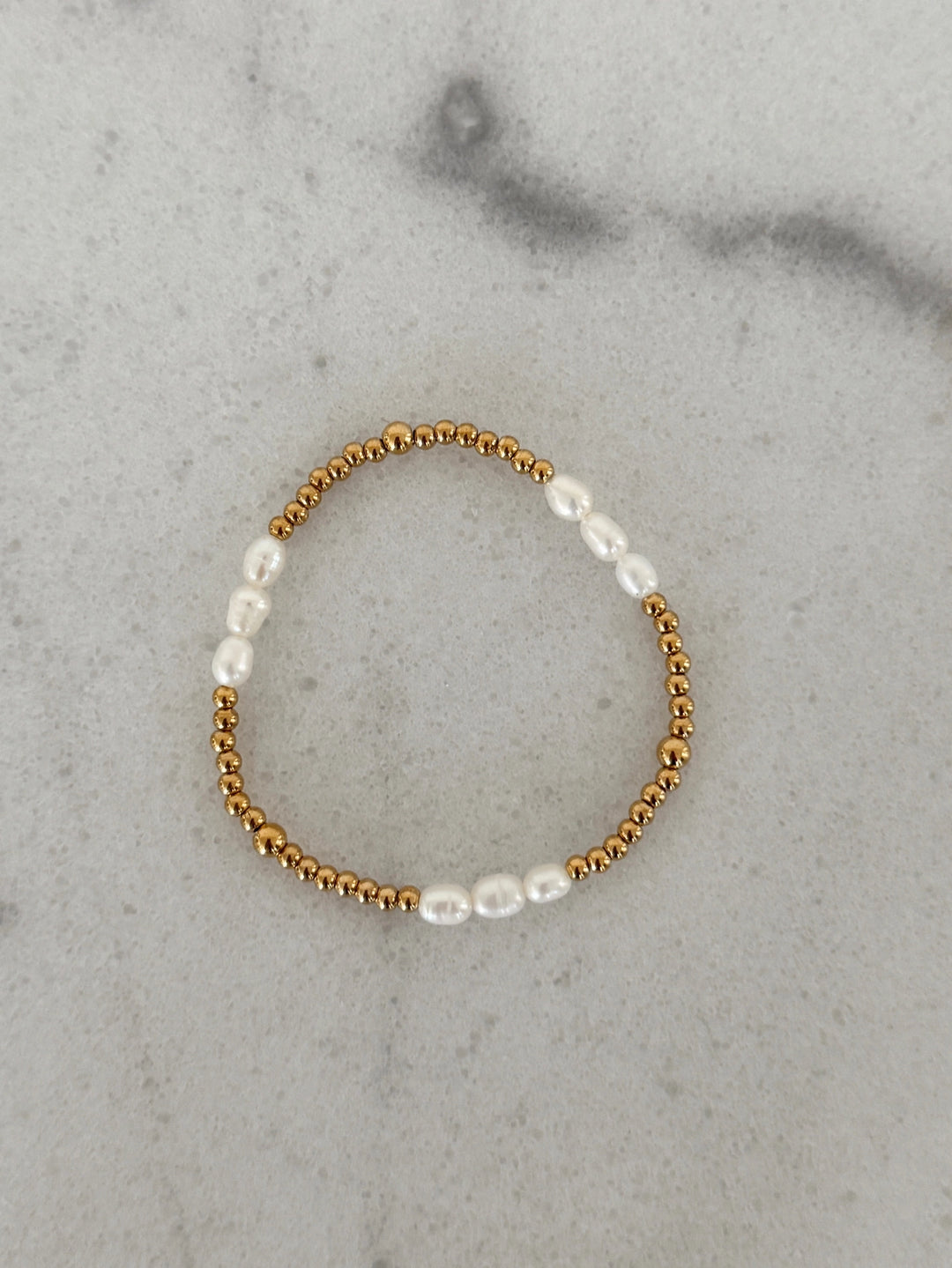 Beaded pearl bracelet with stretchy fit