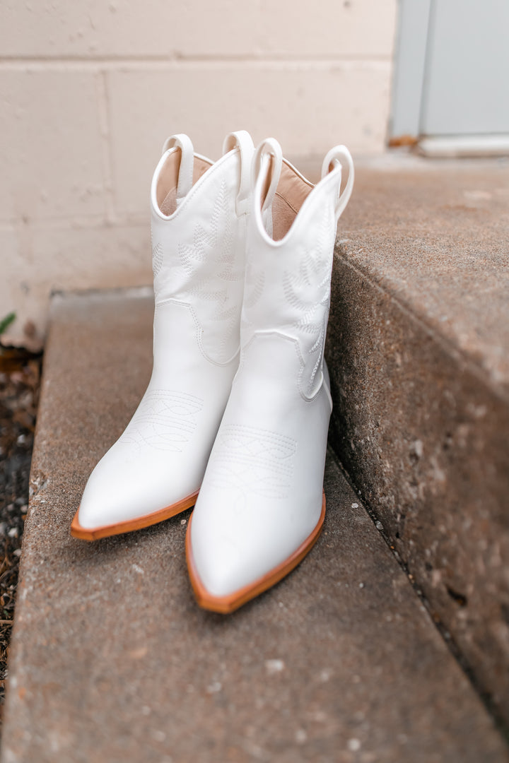 The Shania White Cowgirl Boots