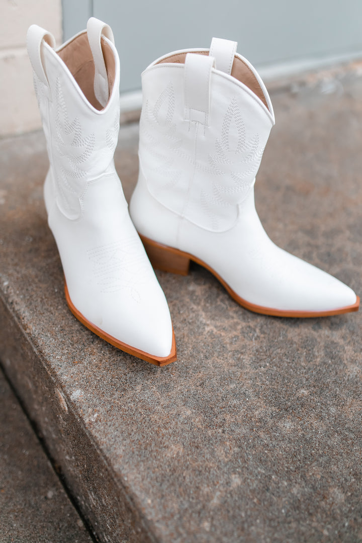 The Shania White Cowgirl Boots