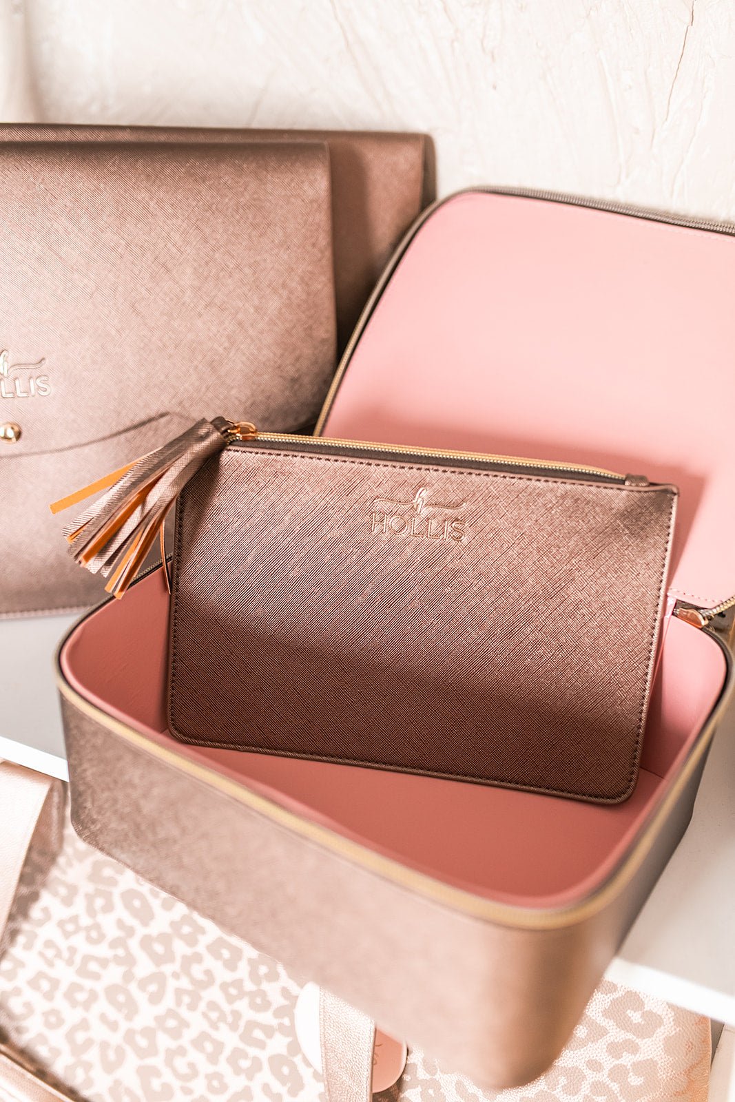 The Jett Setter Makeup Case - [Hollis] - One Eleven Olive Boutique