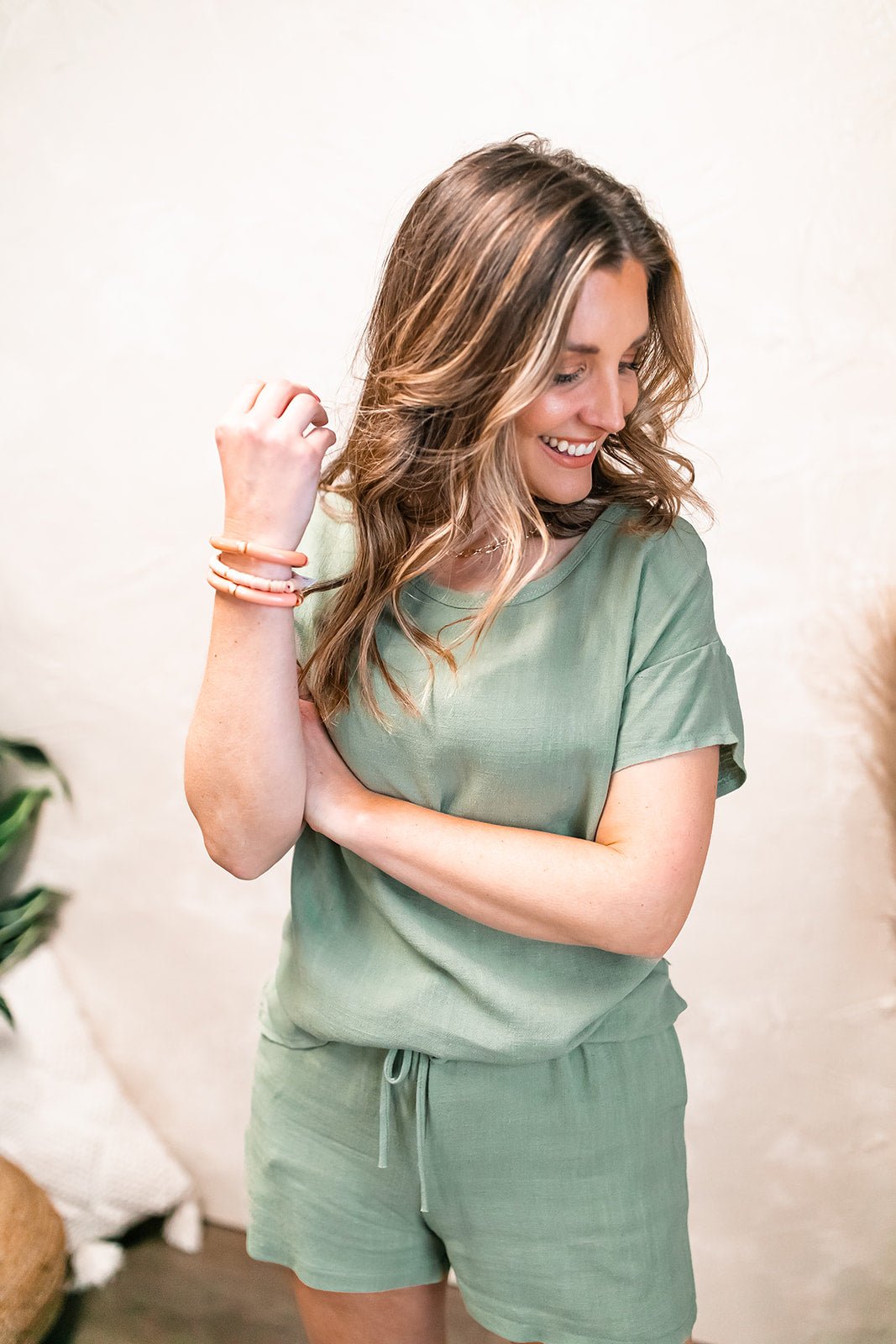 One Eleven Olive Boutique The Keep Dreaming Linen Top - Olive 
Welcome to the coziest shorts/set ever! Talk about easy- throw on this matching set and you are automatically pulled together and ready to go! Pair with our sandals