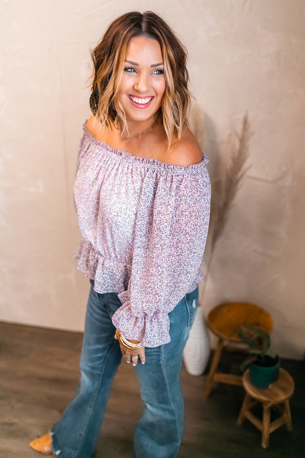 One Eleven Olive Boutique The Violet Floral Top This stunner is a must have! The Violet floral peplum top has a cinched waist, and the cutest balloon sleeve detail with cinched wrists as well as a ruffle detail al